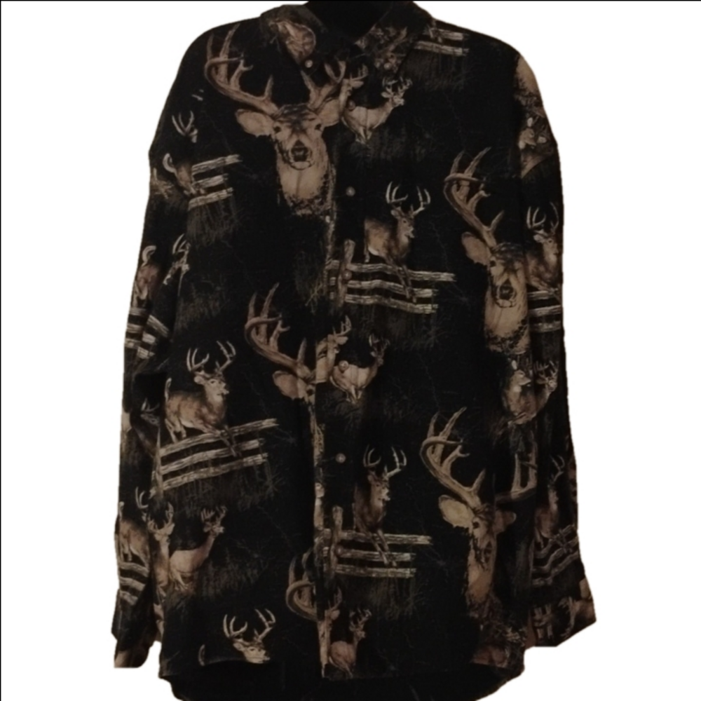 River size XL men's Buck print shirt. Nice thick material.